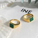 European And American Retro Fashion Natural Green Peacock Stone Ring ( blue, Standard )